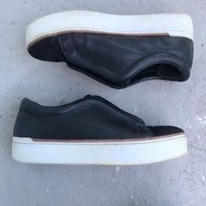 M4DE
sneakers  